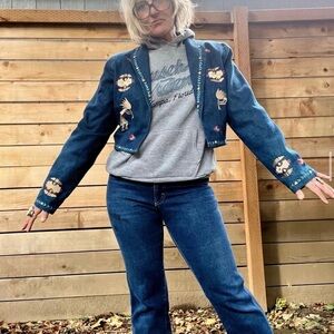 New Identity 1990’s embroidred southwestern cropped denim jacket size M/L